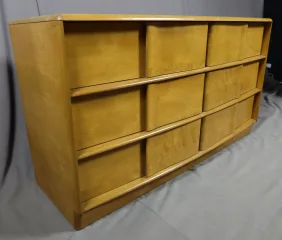 VINTAGE CHEST OF DRAWERS