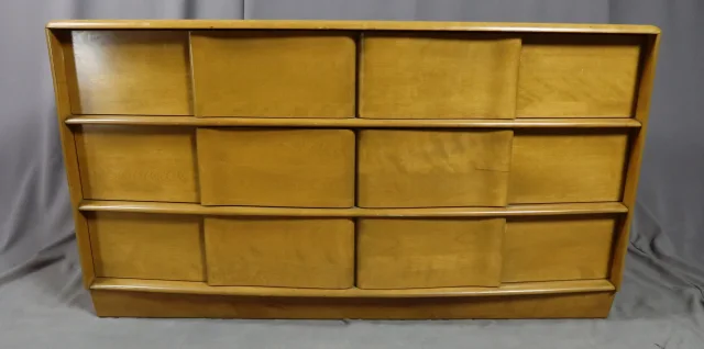 VINTAGE CHEST OF DRAWERS