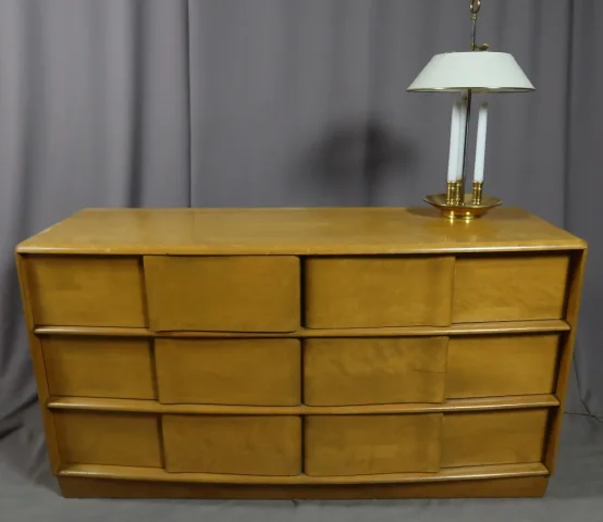 VINTAGE CHEST OF DRAWERS