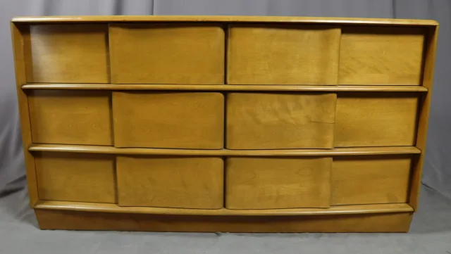VINTAGE CHEST OF DRAWERS