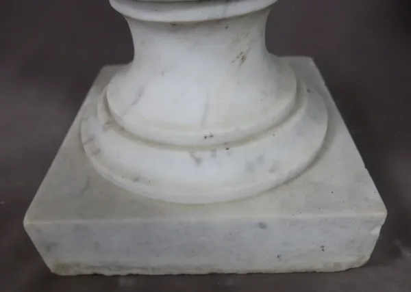 Paire De vases Médicis En Marbre