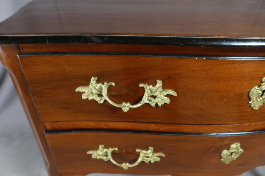 Commode Sauteuse XVIII En Noyer
