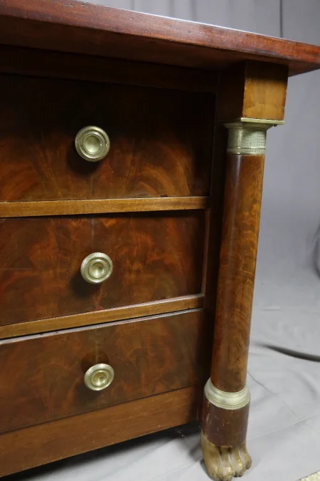 SCHREIBTISCH IM FRANZÖSISCHEN EMPIRE-STIL