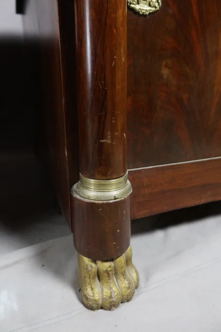 SCHREIBTISCH IM FRANZÖSISCHEN EMPIRE-STIL