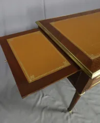 SCHREIBTISCH IM LOUIS XVI-STIL