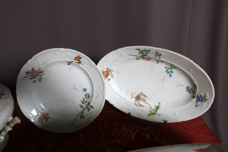 Service De Table En Porcelaine 57 Pièces Maison Pouyat Limoges XIX