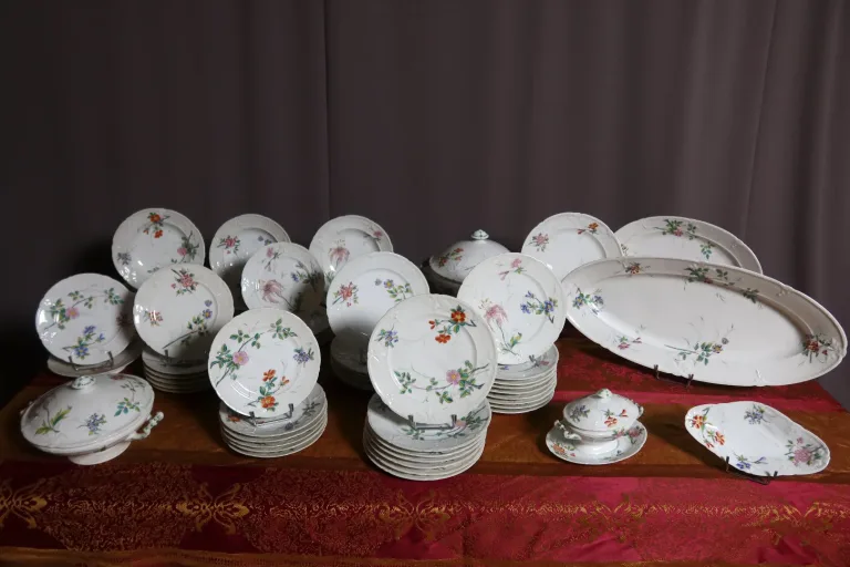 Service De Table En Porcelaine 57 Pièces Maison Pouyat Limoges XIX