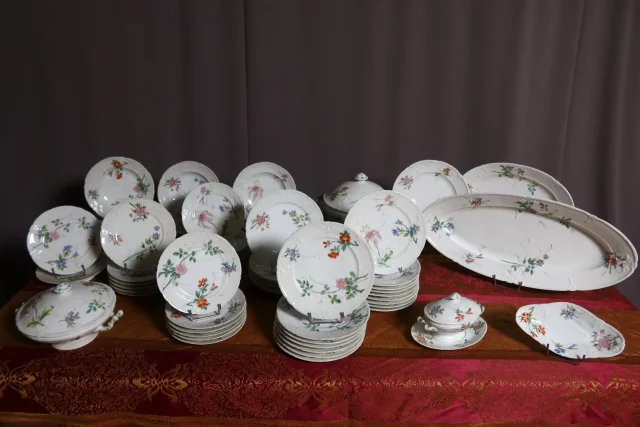 Service De Table En Porcelaine 57 Pièces Maison Pouyat Limoges XIX