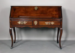 Bureau Dos d'âne En Noyer XVIIIème