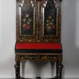 Cabinet En Laque Noire à Décor floral