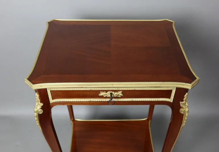 FRANSE OVERGANGSTIJL BIJZETTAFEL