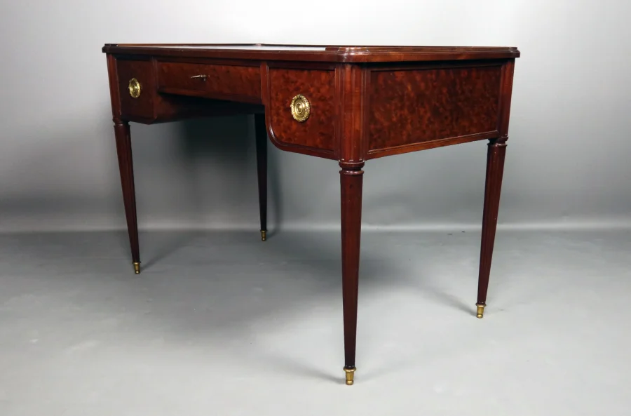 Bureau Louis XVI En Acajou Moucheté