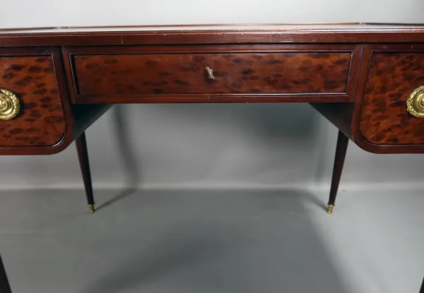 Bureau Louis XVI En Acajou Moucheté