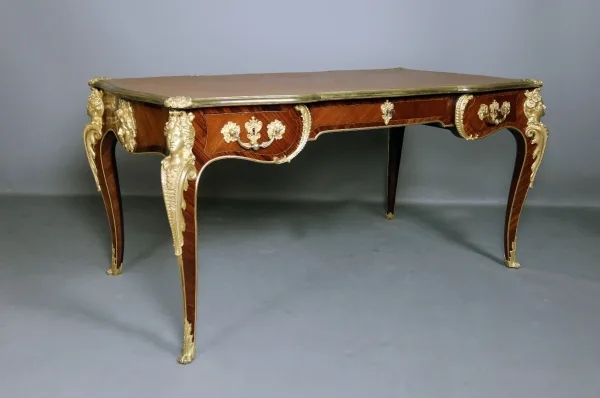 SCHREIBTISCH IM LOUIS XV-STIL
