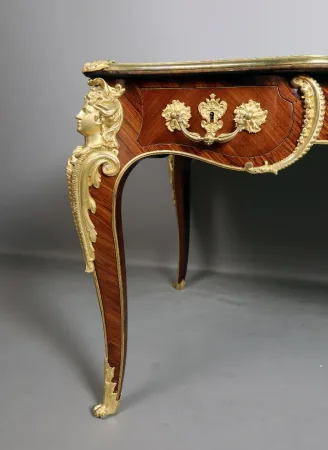 SCHREIBTISCH IM LOUIS XV-STIL