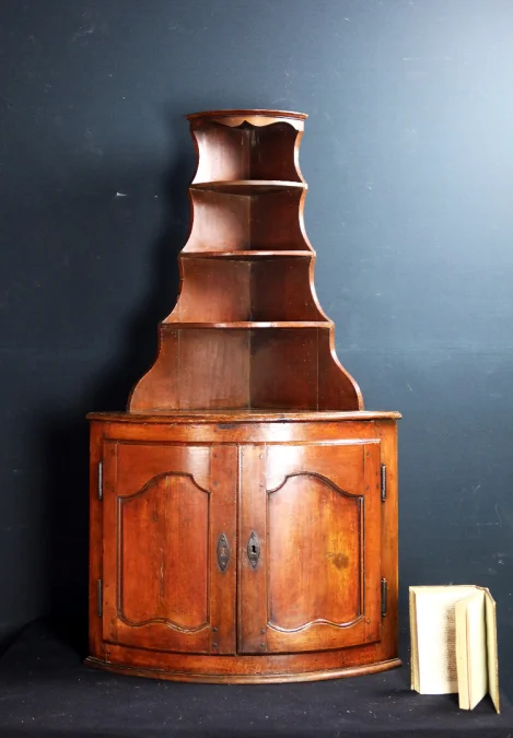 EIGHTEENTH CENTURY CORNER CUPBOARD