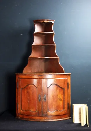 Encoignure En Noyer XVIII
