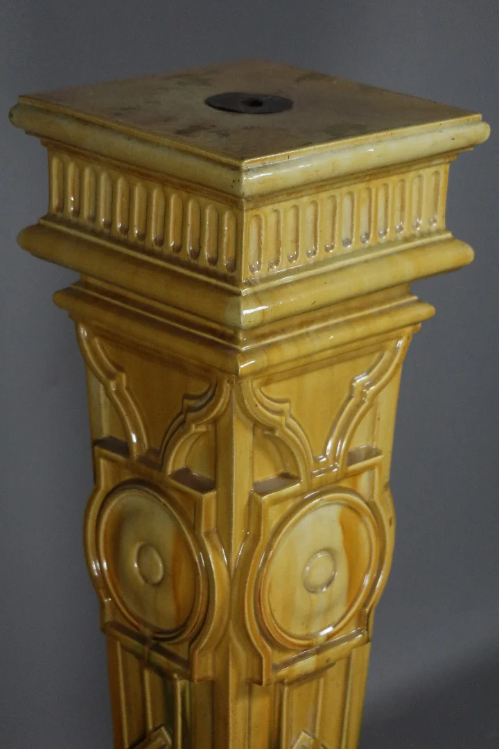 FAIENCE STAND