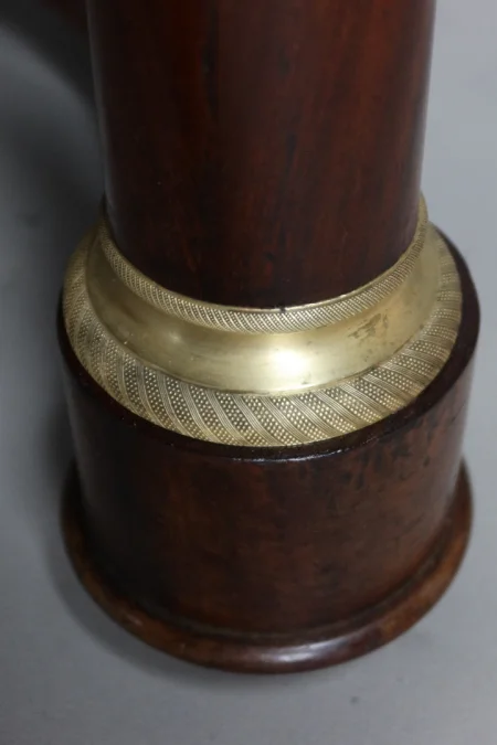 SCHREIBTISCH IM FRANZÖSISCHEN EMPIRE-STIL