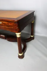 SCHREIBTISCH IM FRANZÖSISCHEN EMPIRE-STIL
