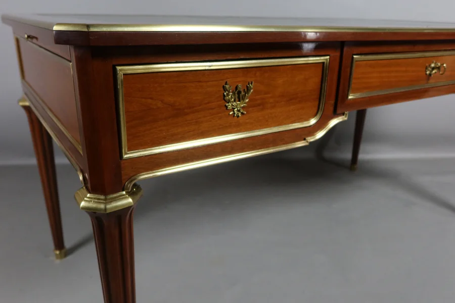 bureau en acajou style Louis XVI