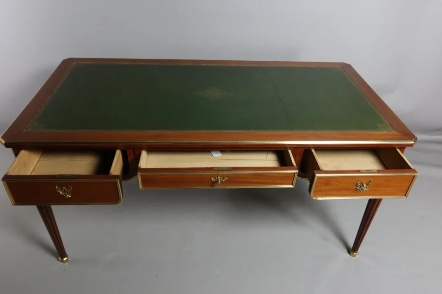 bureau en acajou style Louis XVI