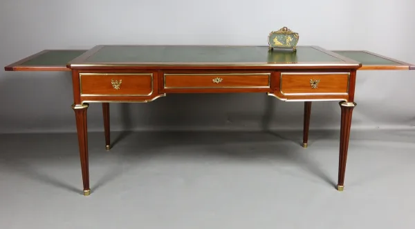 bureau en acajou style Louis XVI