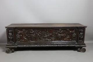 ITALIAN CHEST