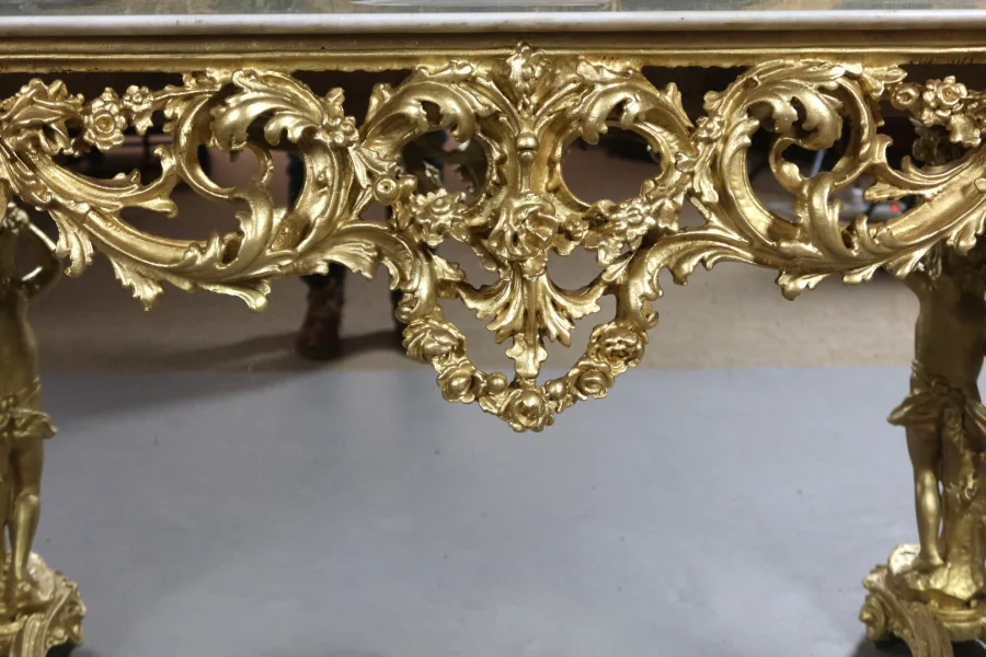 Grande console en bois doré XXème siècle