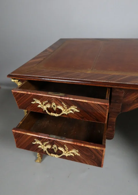 Schreibtisch aus der Zeit von Louis XV