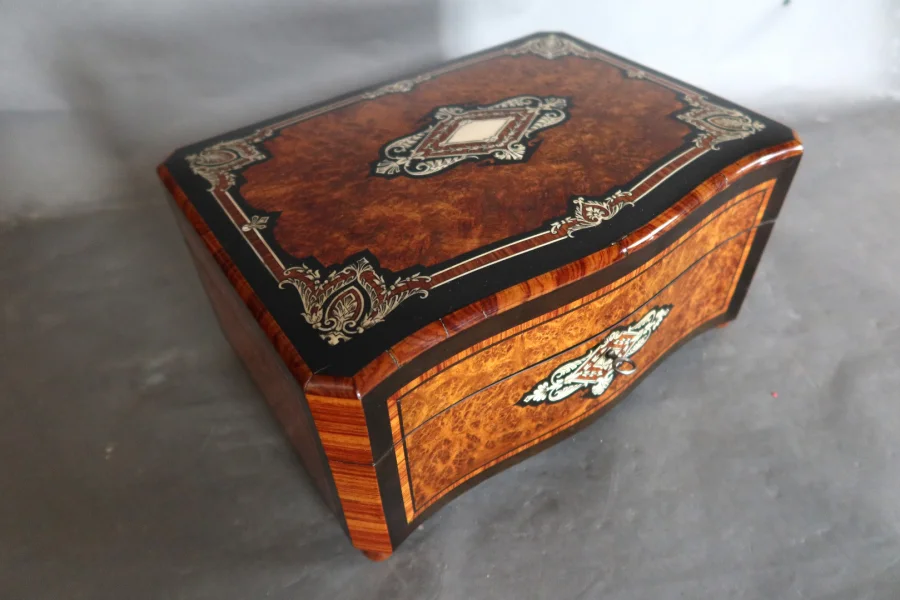 BOX AUS DER ZEIT VON NAPOLEON III