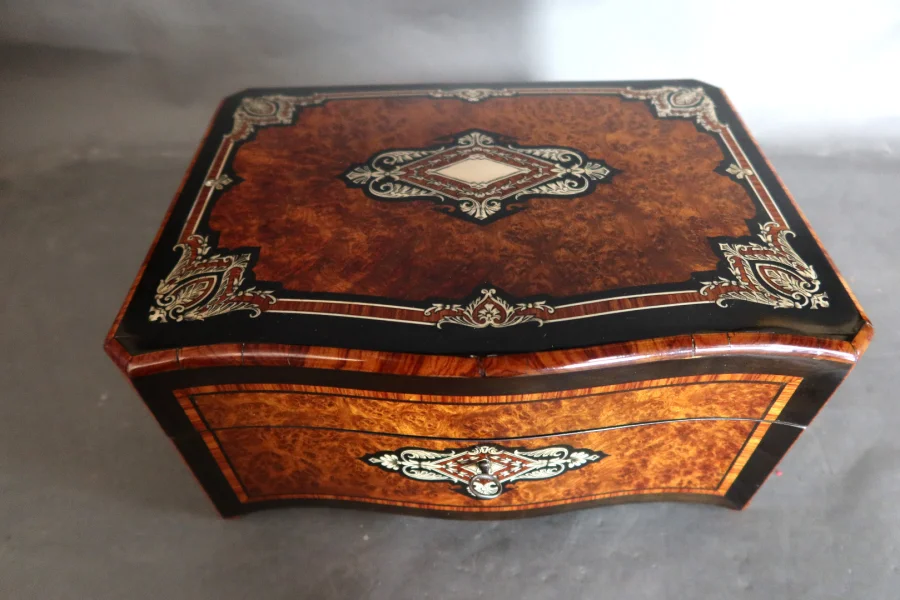 BOX AUS DER ZEIT VON NAPOLEON III