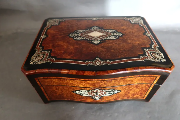 Coffret en loupe et marqueterie Napoléon III