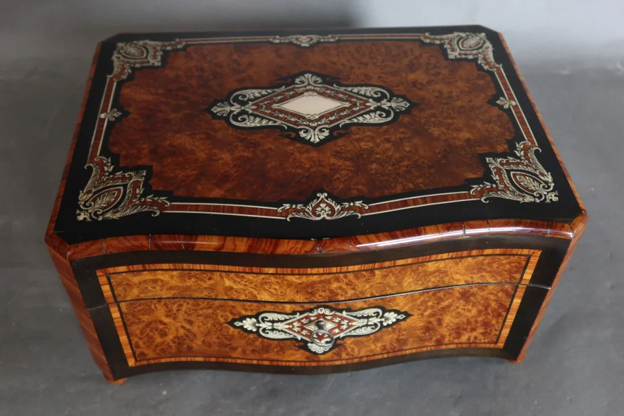 BOX AUS DER ZEIT VON NAPOLEON III