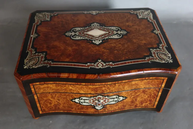 Coffret en loupe et marqueterie Napoléon III