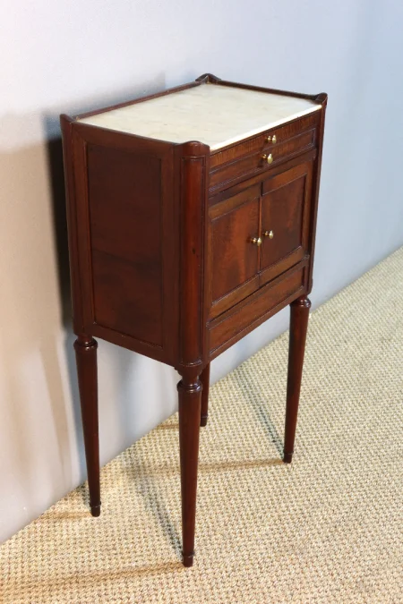 Table d'appoint XIX style Louis XVI