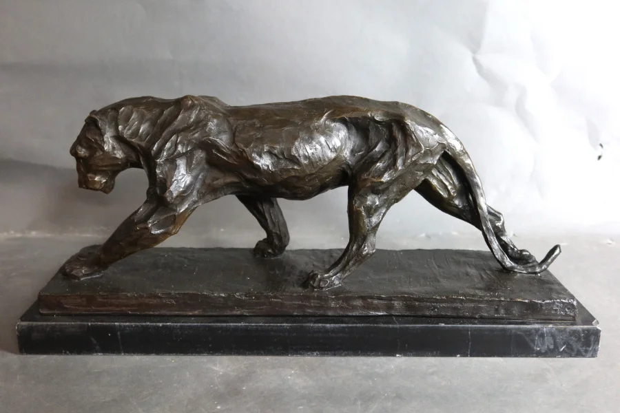 Panthère en bronze d'après Bugatti