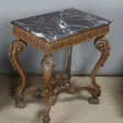 Table en noyer sculpté
