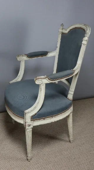 SESSEL AUS DER LOUIS XVI-ZEIT
