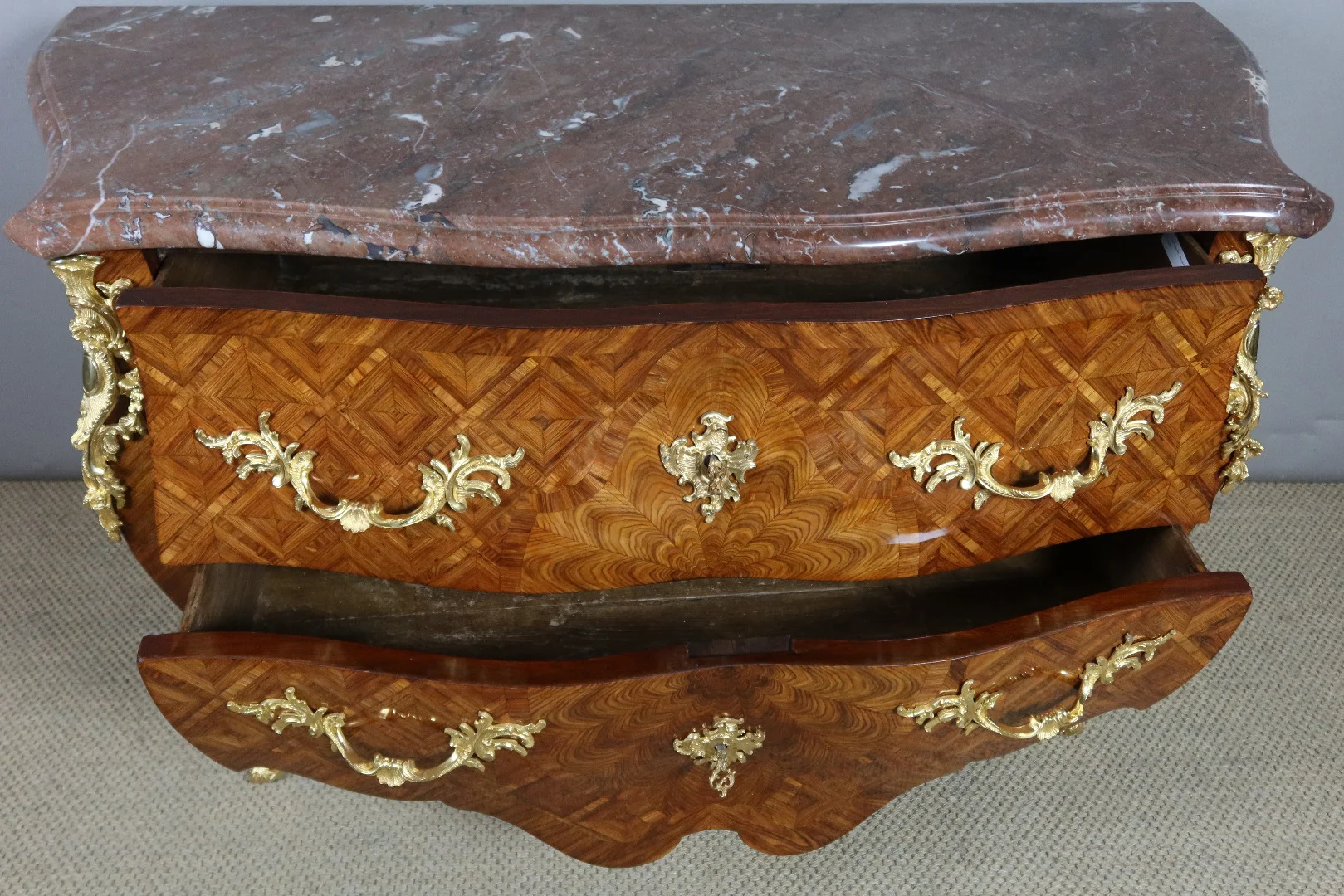 commode estampillée Mailfert