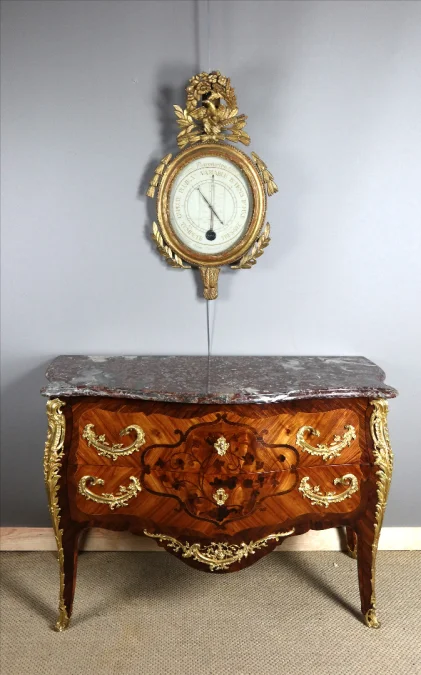 Commode sauteuse en marqueterie estampillée "Perreau"