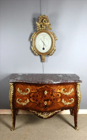 Commode sauteuse en marqueterie estampillée "Perreau"