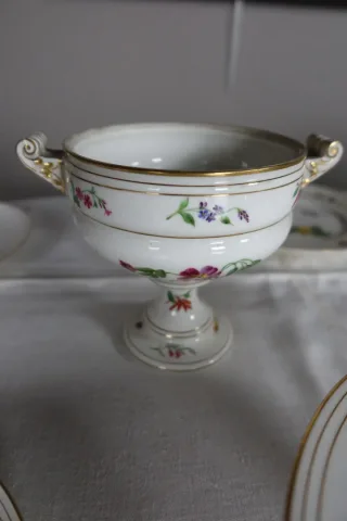 Service de table en porcelaine fin XIXème