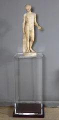ALABASTERSTATUETTE VON APOLLON