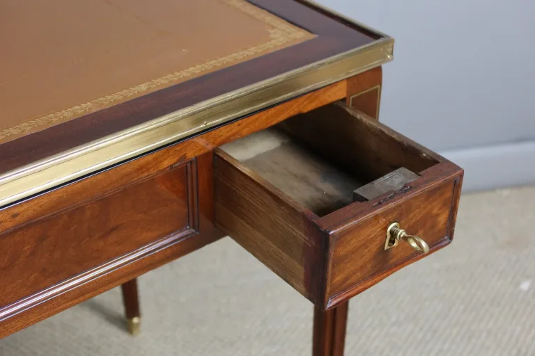 Table tric-trac en acajou fin XVIIIème siècle