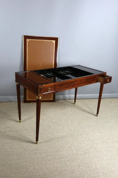 Table tric-trac en acajou fin XVIIIème siècle