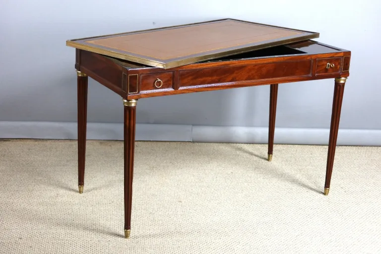 Table tric-trac en acajou fin XVIIIème siècle