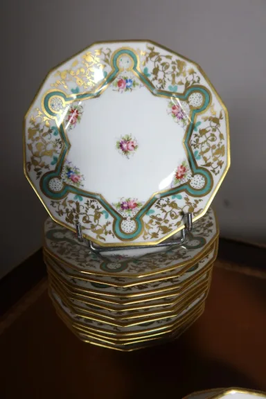 Service à thé,café et gâteaux en porcelaine Lauret à Paris