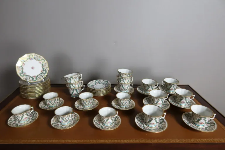 Service à thé,café et gâteaux en porcelaine Lauret à Paris