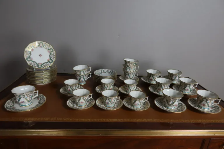 Service à thé,café et gâteaux en porcelaine Lauret à Paris